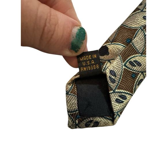 Disney Mickey Inc Hidden Mickey Mouse Cartoon Novelty Necktie 100% Silk - Picture 7 of 7